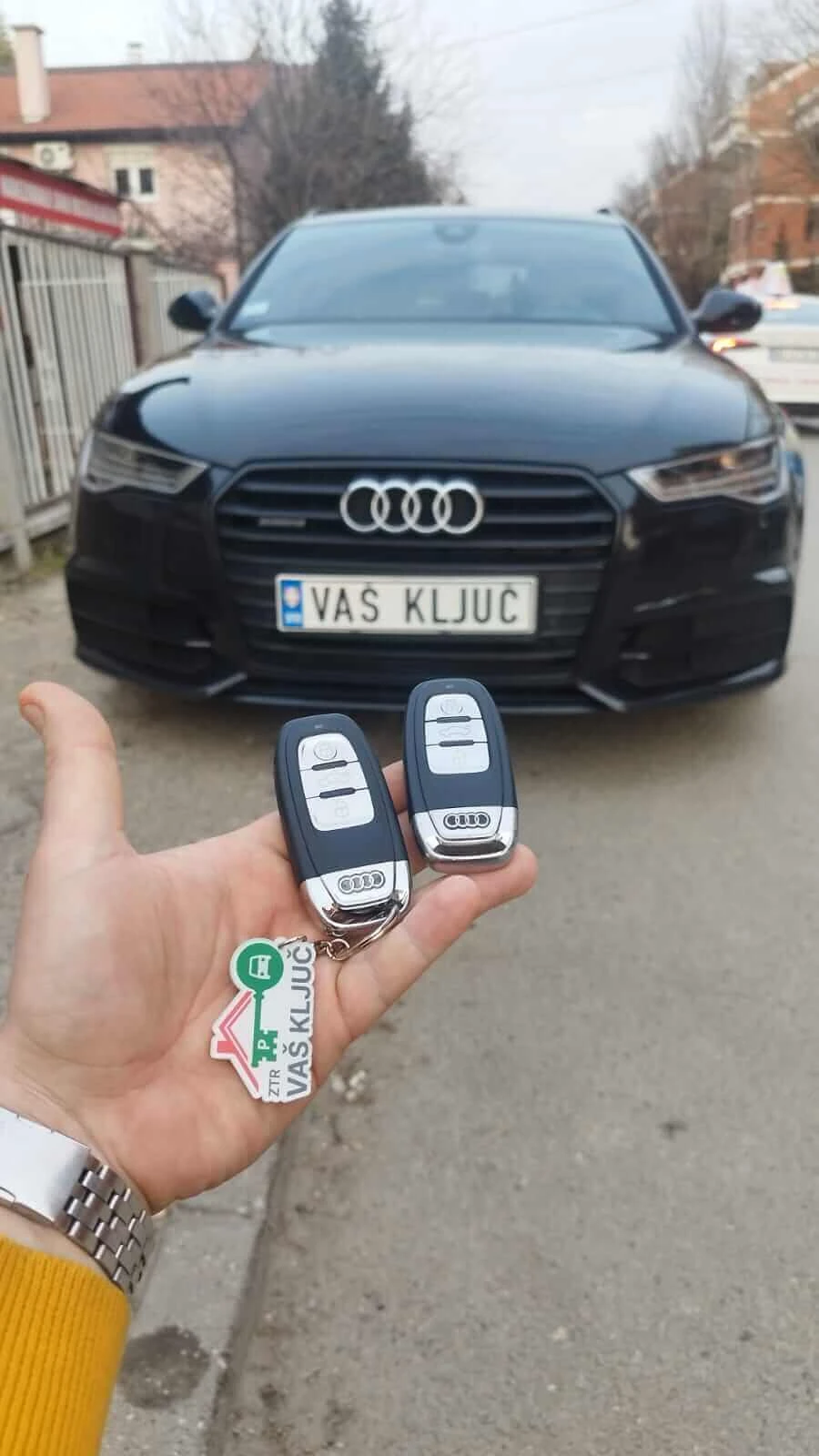 Fotografija starog i novog ključa sa daljinskim komandama 4